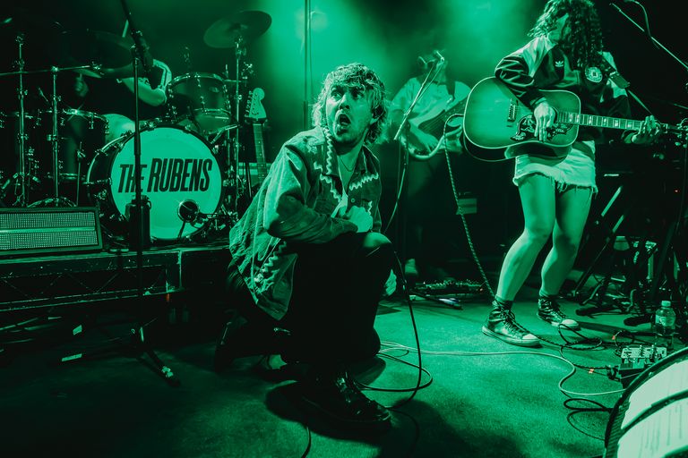Selve performing live at The Gov in Adelaide 